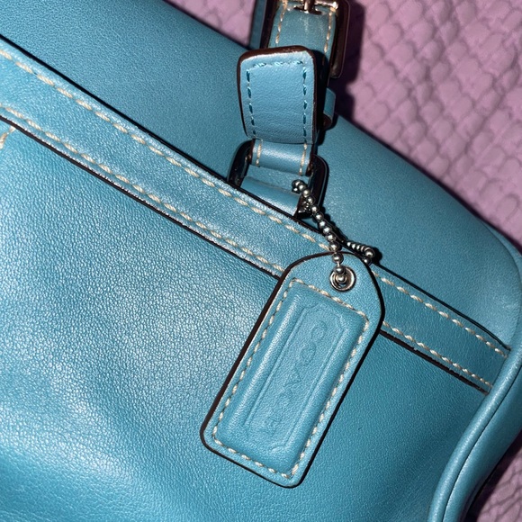Coach Blue Leather Shoulder Bag! - Picture 3 of 8
